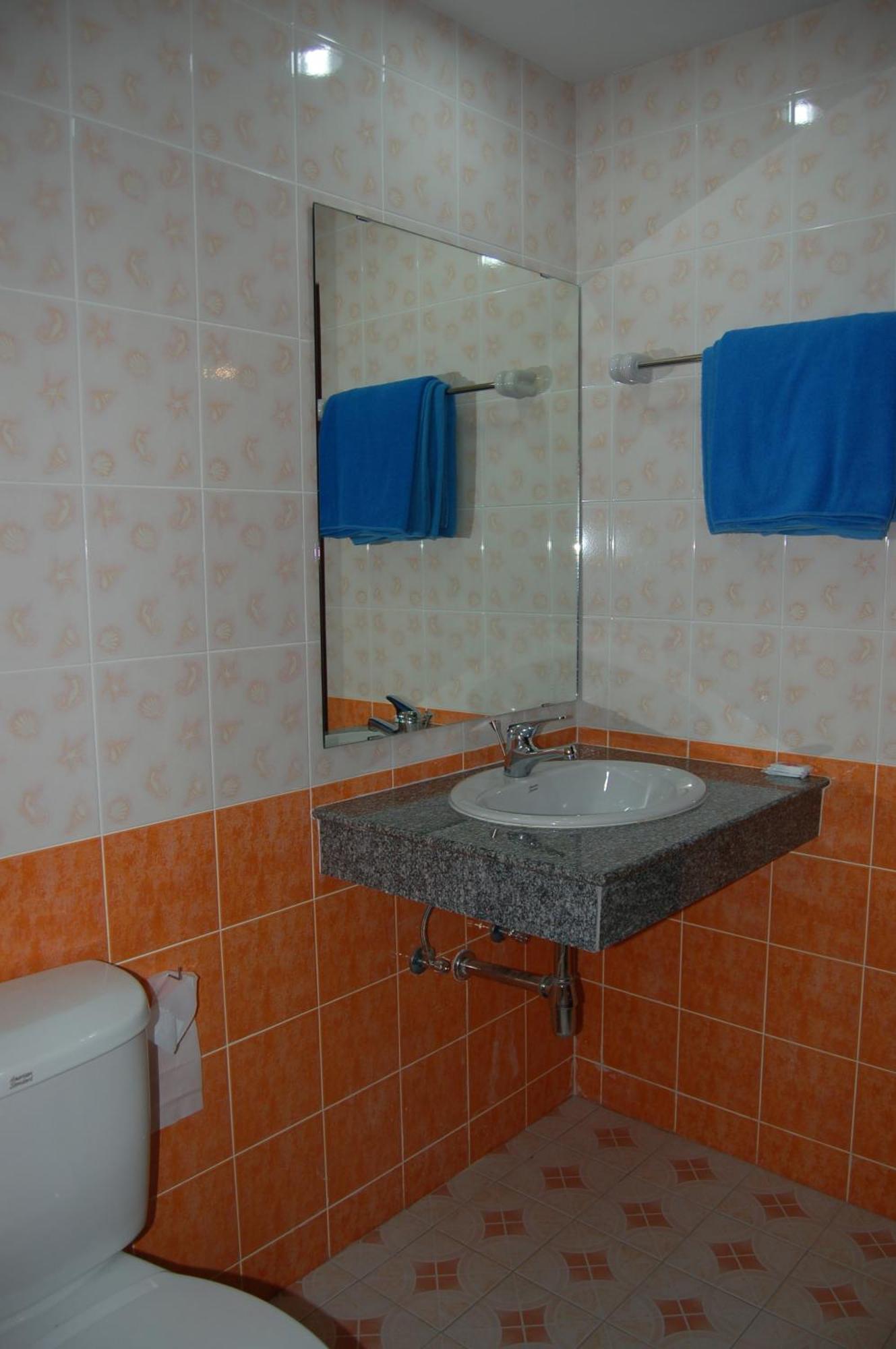 מלון Baan Manthana Hotel, 3*