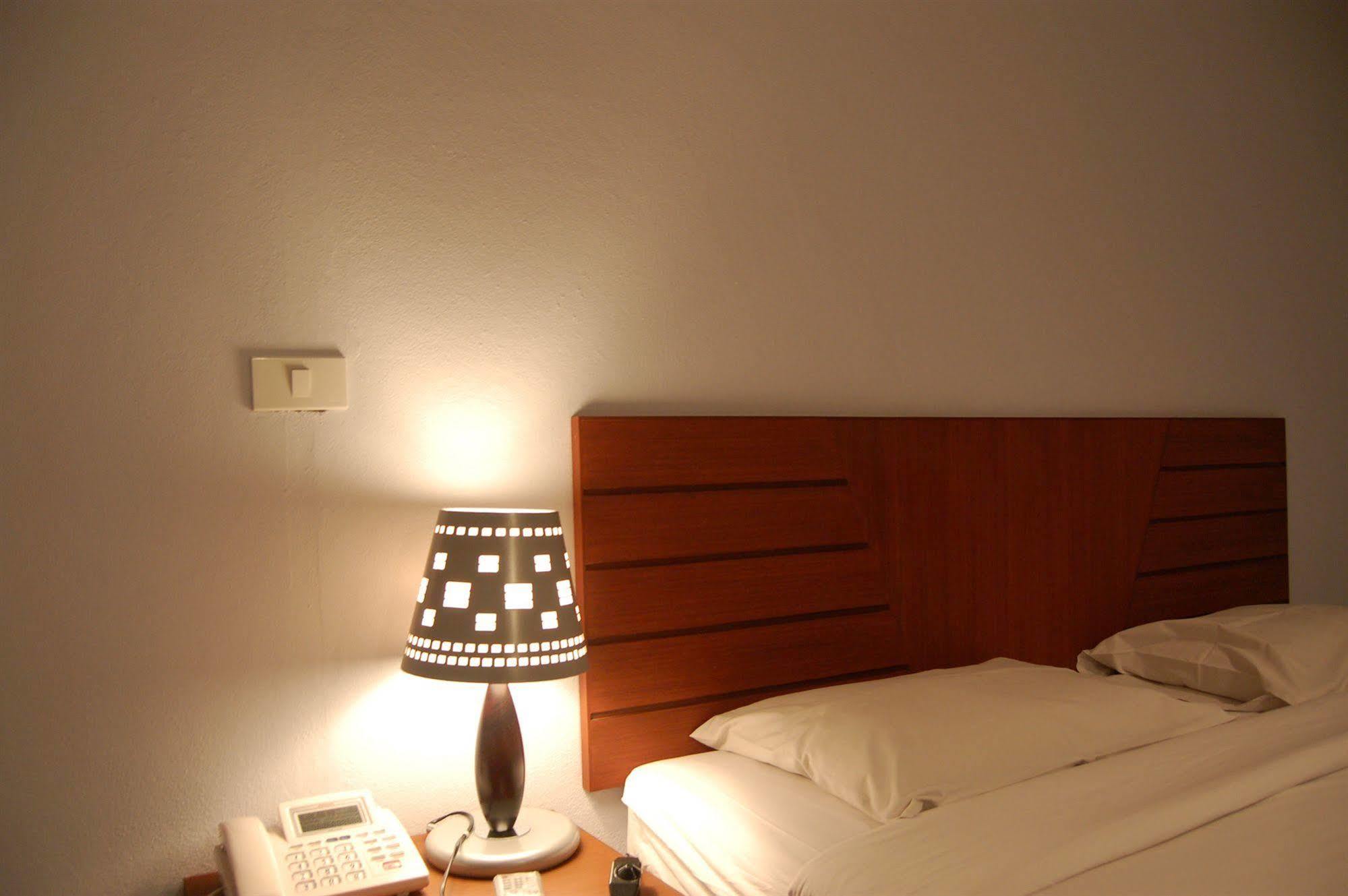מלון Baan Manthana Hotel, 3*
